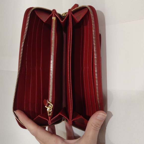 Prada red saffiano leather bow front zip around long wallet - Picture 7 of 12